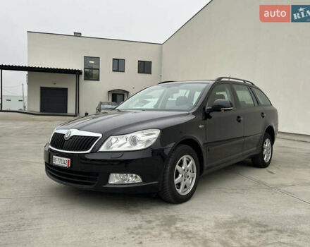Черный Шкода Октавия, объемом двигателя 2 л и пробегом 229 тыс. км за 11650 $, фото 1 на Automoto.ua