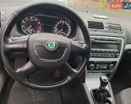 Черный Шкода Октавия, объемом двигателя 1.4 л и пробегом 232 тыс. км за 5950 $, фото 3 на Automoto.ua