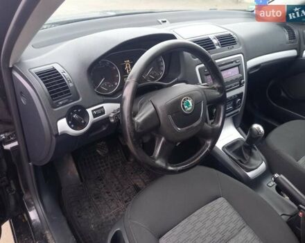 Черный Шкода Октавия, объемом двигателя 1.2 л и пробегом 186 тыс. км за 5950 $, фото 24 на Automoto.ua