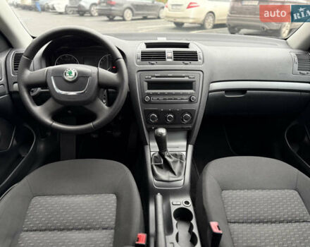 Черный Шкода Октавия, объемом двигателя 1.6 л и пробегом 157 тыс. км за 9000 $, фото 21 на Automoto.ua