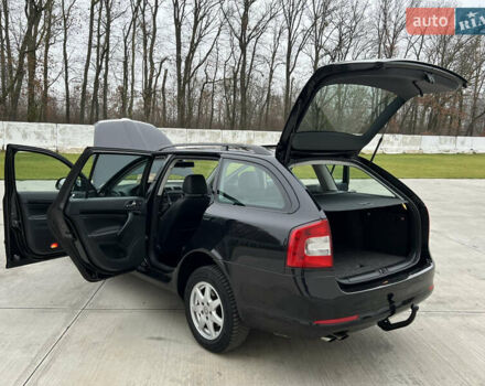 Черный Шкода Октавия, объемом двигателя 2 л и пробегом 229 тыс. км за 11650 $, фото 109 на Automoto.ua