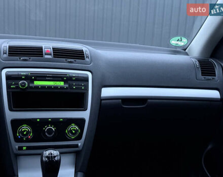 Черный Шкода Октавия, объемом двигателя 1.6 л и пробегом 202 тыс. км за 7490 $, фото 43 на Automoto.ua