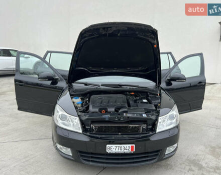 Черный Шкода Октавия, объемом двигателя 2 л и пробегом 229 тыс. км за 11650 $, фото 106 на Automoto.ua