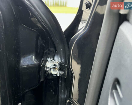 Черный Шкода Октавия, объемом двигателя 2 л и пробегом 229 тыс. км за 11650 $, фото 153 на Automoto.ua