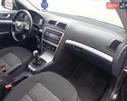 Черный Шкода Октавия, объемом двигателя 1.2 л и пробегом 186 тыс. км за 5950 $, фото 19 на Automoto.ua