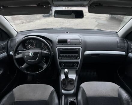 Черный Шкода Октавия, объемом двигателя 1.6 л и пробегом 230 тыс. км за 7500 $, фото 6 на Automoto.ua