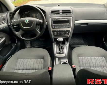 Черный Шкода Октавия, объемом двигателя 1.6 л и пробегом 209 тыс. км за 9500 $, фото 3 на Automoto.ua