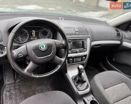 Черный Шкода Октавия, объемом двигателя 1.6 л и пробегом 305 тыс. км за 7600 $, фото 18 на Automoto.ua