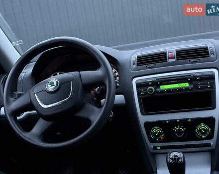 Черный Шкода Октавия, объемом двигателя 1.6 л и пробегом 202 тыс. км за 7490 $, фото 41 на Automoto.ua