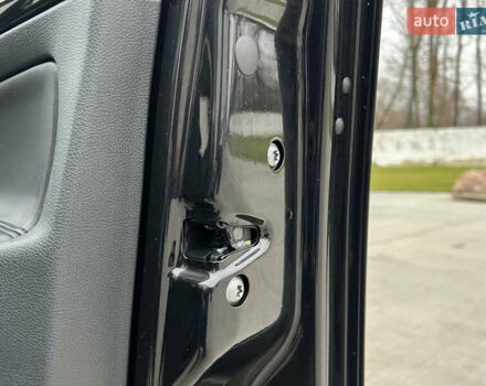 Черный Шкода Октавия, объемом двигателя 2 л и пробегом 229 тыс. км за 11650 $, фото 133 на Automoto.ua