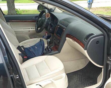 Чорний Шкода Октавія, об'ємом двигуна 1.6 л та пробігом 320 тис. км за 8000 $, фото 4 на Automoto.ua