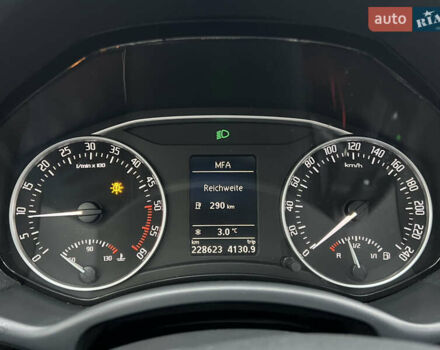 Черный Шкода Октавия, объемом двигателя 2 л и пробегом 229 тыс. км за 11650 $, фото 155 на Automoto.ua