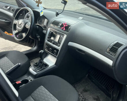 Черный Шкода Октавия, объемом двигателя 1.6 л и пробегом 236 тыс. км за 6400 $, фото 12 на Automoto.ua