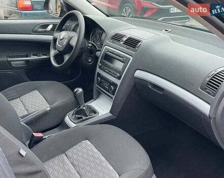 Черный Шкода Октавия, объемом двигателя 1.6 л и пробегом 176 тыс. км за 7550 $, фото 6 на Automoto.ua