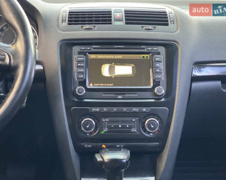 Черный Шкода Октавия, объемом двигателя 2 л и пробегом 320 тыс. км за 10000 $, фото 3 на Automoto.ua