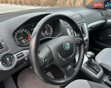 Чорний Шкода Октавія, об'ємом двигуна 2 л та пробігом 267 тис. км за 11850 $, фото 125 на Automoto.ua