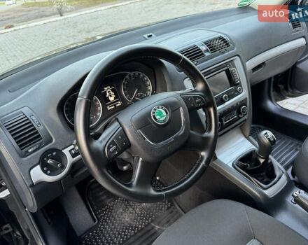 Черный Шкода Октавия, объемом двигателя 1.6 л и пробегом 243 тыс. км за 8350 $, фото 57 на Automoto.ua