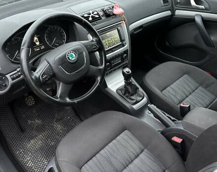 Черный Шкода Октавия, объемом двигателя 1.2 л и пробегом 215 тыс. км за 7000 $, фото 30 на Automoto.ua