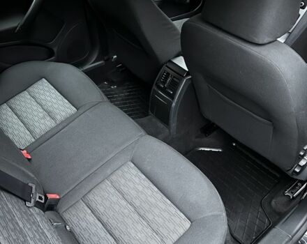 Черный Шкода Октавия, объемом двигателя 1.2 л и пробегом 155 тыс. км за 6400 $, фото 3 на Automoto.ua