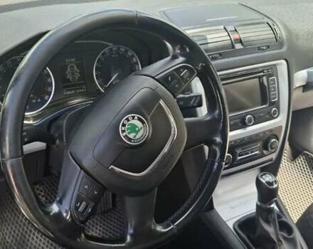 Черный Шкода Октавия, объемом двигателя 2 л и пробегом 267 тыс. км за 11400 $, фото 12 на Automoto.ua