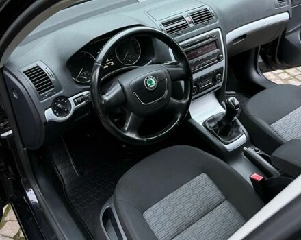 Черный Шкода Октавия, объемом двигателя 1.2 л и пробегом 155 тыс. км за 6400 $, фото 1 на Automoto.ua