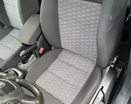 Чорний Шкода Октавія, об'ємом двигуна 1.6 л та пробігом 194 тис. км за 9399 $, фото 84 на Automoto.ua