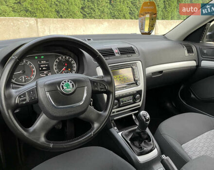 Чорний Шкода Октавія, об'ємом двигуна 1.6 л та пробігом 194 тис. км за 9399 $, фото 105 на Automoto.ua