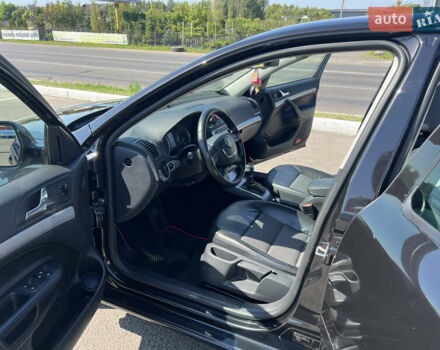 Черный Шкода Октавия, объемом двигателя 2 л и пробегом 267 тыс. км за 9500 $, фото 2 на Automoto.ua