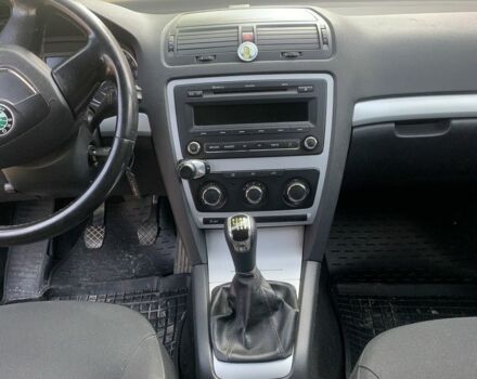 Черный Шкода Октавия, объемом двигателя 2 л и пробегом 277 тыс. км за 8200 $, фото 1 на Automoto.ua