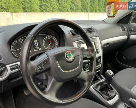 Чорний Шкода Октавія, об'ємом двигуна 1.6 л та пробігом 194 тис. км за 9399 $, фото 97 на Automoto.ua