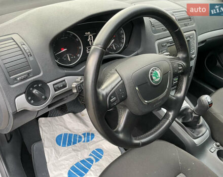 Черный Шкода Октавия, объемом двигателя 1.8 л и пробегом 154 тыс. км за 7500 $, фото 35 на Automoto.ua