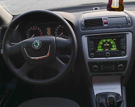 Черный Шкода Октавия, объемом двигателя 1.6 л и пробегом 278 тыс. км за 7950 $, фото 9 на Automoto.ua