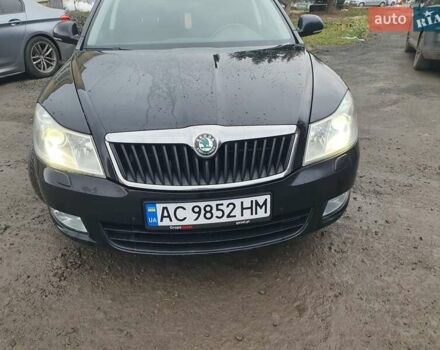 Черный Шкода Октавия, объемом двигателя 1.6 л и пробегом 220 тыс. км за 7950 $, фото 1 на Automoto.ua