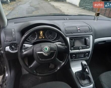 Чорний Шкода Октавія, об'ємом двигуна 1.2 л та пробігом 200 тис. км за 5500 $, фото 17 на Automoto.ua
