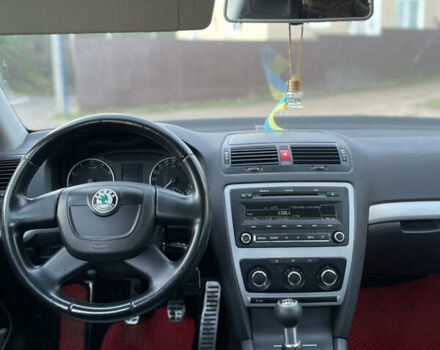 Черный Шкода Октавия, объемом двигателя 1.2 л и пробегом 278 тыс. км за 5500 $, фото 10 на Automoto.ua