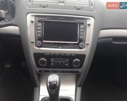 Чорний Шкода Октавія, об'ємом двигуна 1.2 л та пробігом 183 тис. км за 6300 $, фото 30 на Automoto.ua