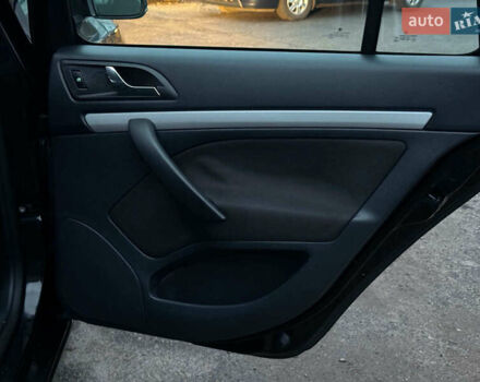 Чорний Шкода Октавія, об'ємом двигуна 1.6 л та пробігом 237 тис. км за 8190 $, фото 15 на Automoto.ua