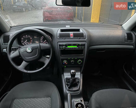 Черный Шкода Октавия, объемом двигателя 1.6 л и пробегом 198 тыс. км за 6999 $, фото 42 на Automoto.ua