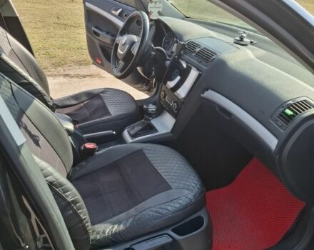 Черный Шкода Октавия, объемом двигателя 1.6 л и пробегом 251 тыс. км за 8000 $, фото 5 на Automoto.ua