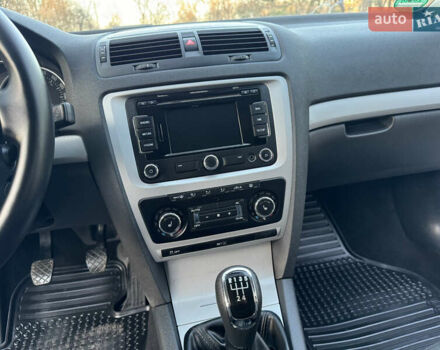 Черный Шкода Октавия, объемом двигателя 1.6 л и пробегом 243 тыс. км за 8350 $, фото 65 на Automoto.ua