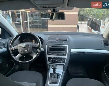 Черный Шкода Октавия, объемом двигателя 1.6 л и пробегом 232 тыс. км за 8500 $, фото 4 на Automoto.ua