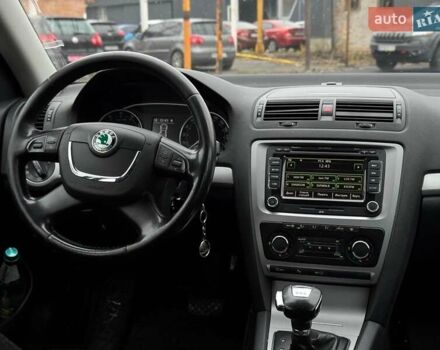 Черный Шкода Октавия, объемом двигателя 1.2 л и пробегом 213 тыс. км за 7790 $, фото 32 на Automoto.ua