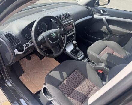 Черный Шкода Октавия, объемом двигателя 1.6 л и пробегом 274 тыс. км за 7999 $, фото 12 на Automoto.ua