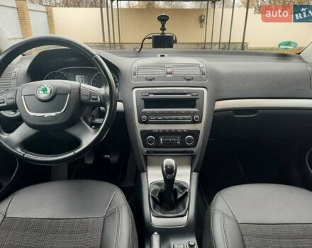 Черный Шкода Октавия, объемом двигателя 1.6 л и пробегом 201 тыс. км за 7300 $, фото 12 на Automoto.ua