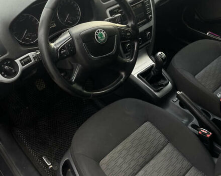 Чорний Шкода Октавія, об'ємом двигуна 1.6 л та пробігом 318 тис. км за 7200 $, фото 9 на Automoto.ua
