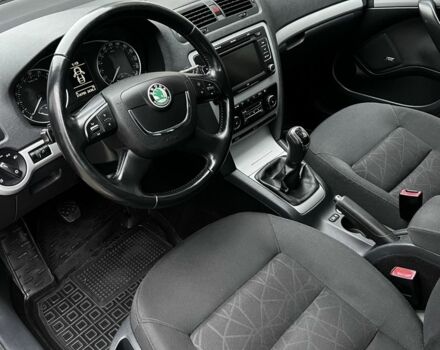 Черный Шкода Октавия, объемом двигателя 2 л и пробегом 216 тыс. км за 8300 $, фото 7 на Automoto.ua