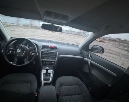 Черный Шкода Октавия, объемом двигателя 2 л и пробегом 305 тыс. км за 8800 $, фото 7 на Automoto.ua