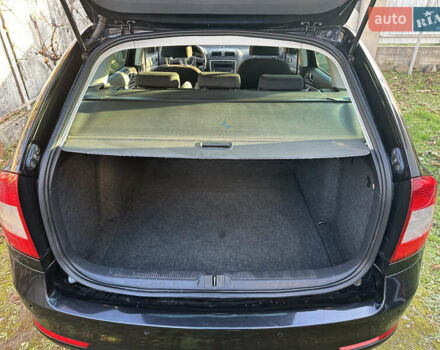 Черный Шкода Октавия, объемом двигателя 1.6 л и пробегом 200 тыс. км за 8800 $, фото 5 на Automoto.ua