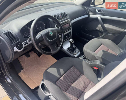 Черный Шкода Октавия, объемом двигателя 1.6 л и пробегом 274 тыс. км за 7999 $, фото 12 на Automoto.ua