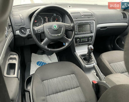 Черный Шкода Октавия, объемом двигателя 1.8 л и пробегом 154 тыс. км за 7500 $, фото 41 на Automoto.ua